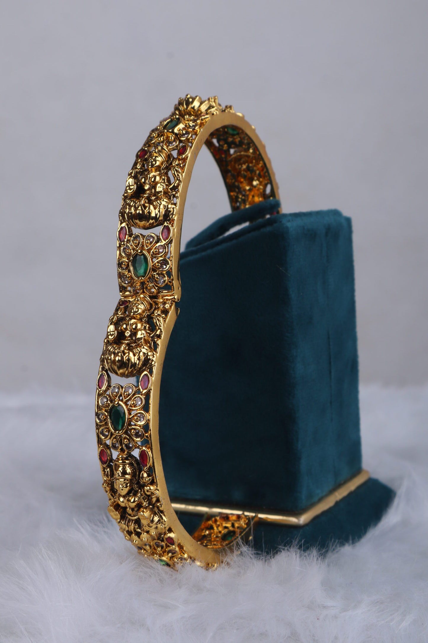 DivyaRatna Nakshi Kada