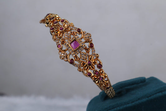 Graceful Lock Kada Bracelet