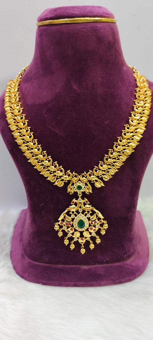 100% gold look necklace set