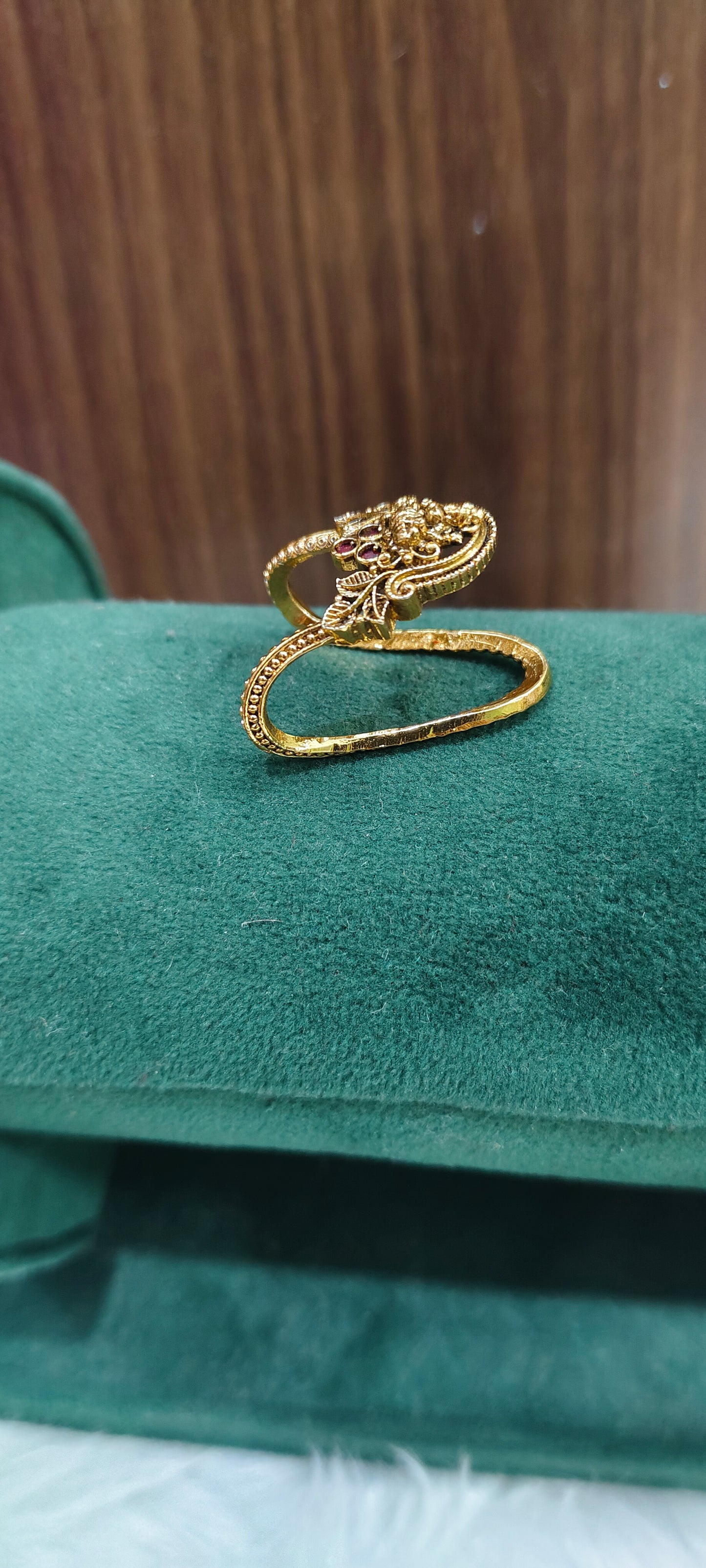 Premium nakshi vanki ring