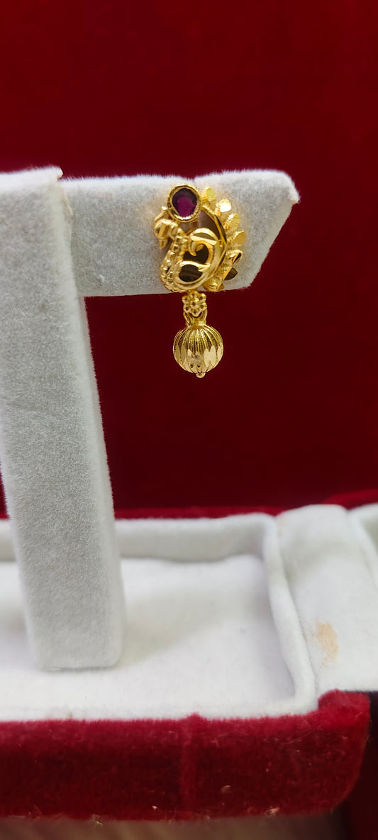 100%gold look earrings