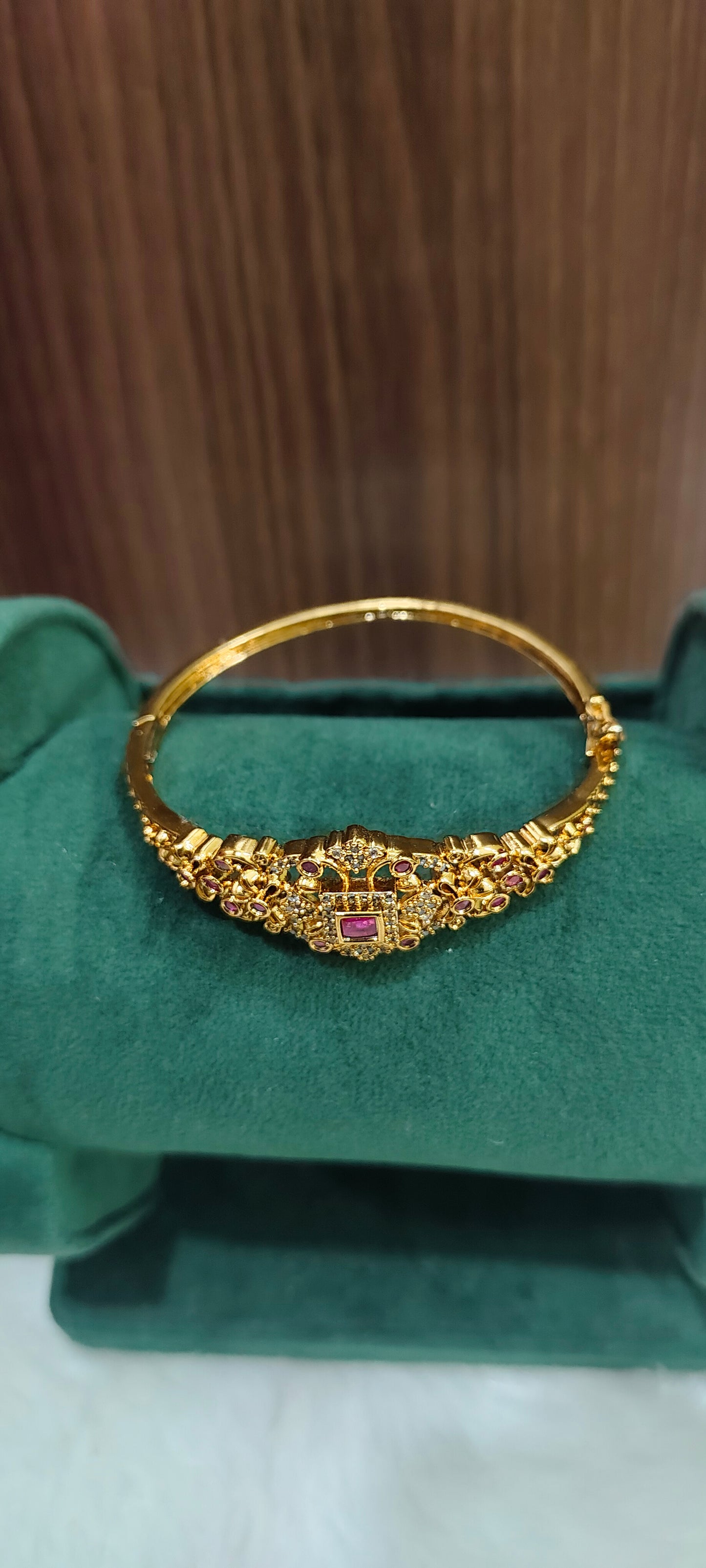 Premium nakshi 18" length 3 step chain and ladies openable kada combo