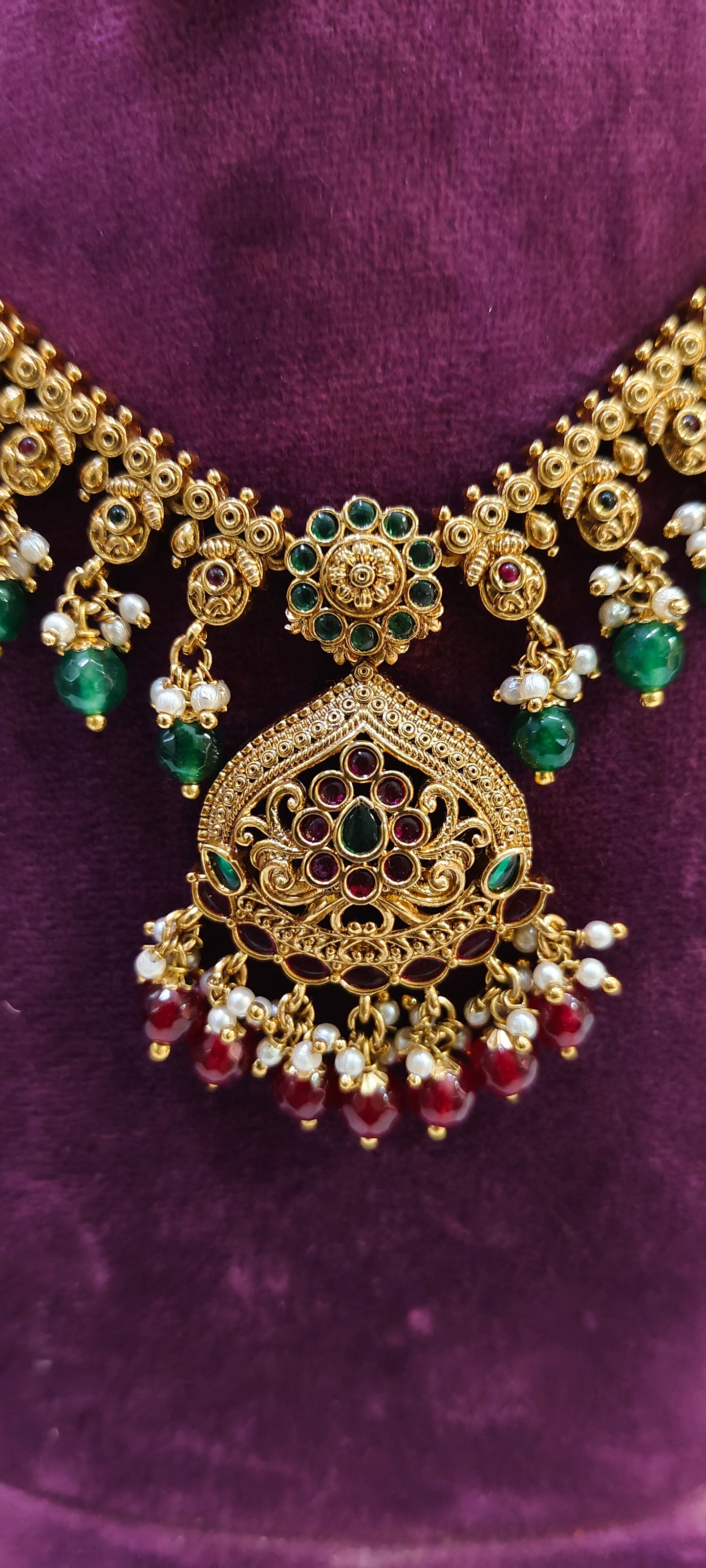 Elegant beads necklace set