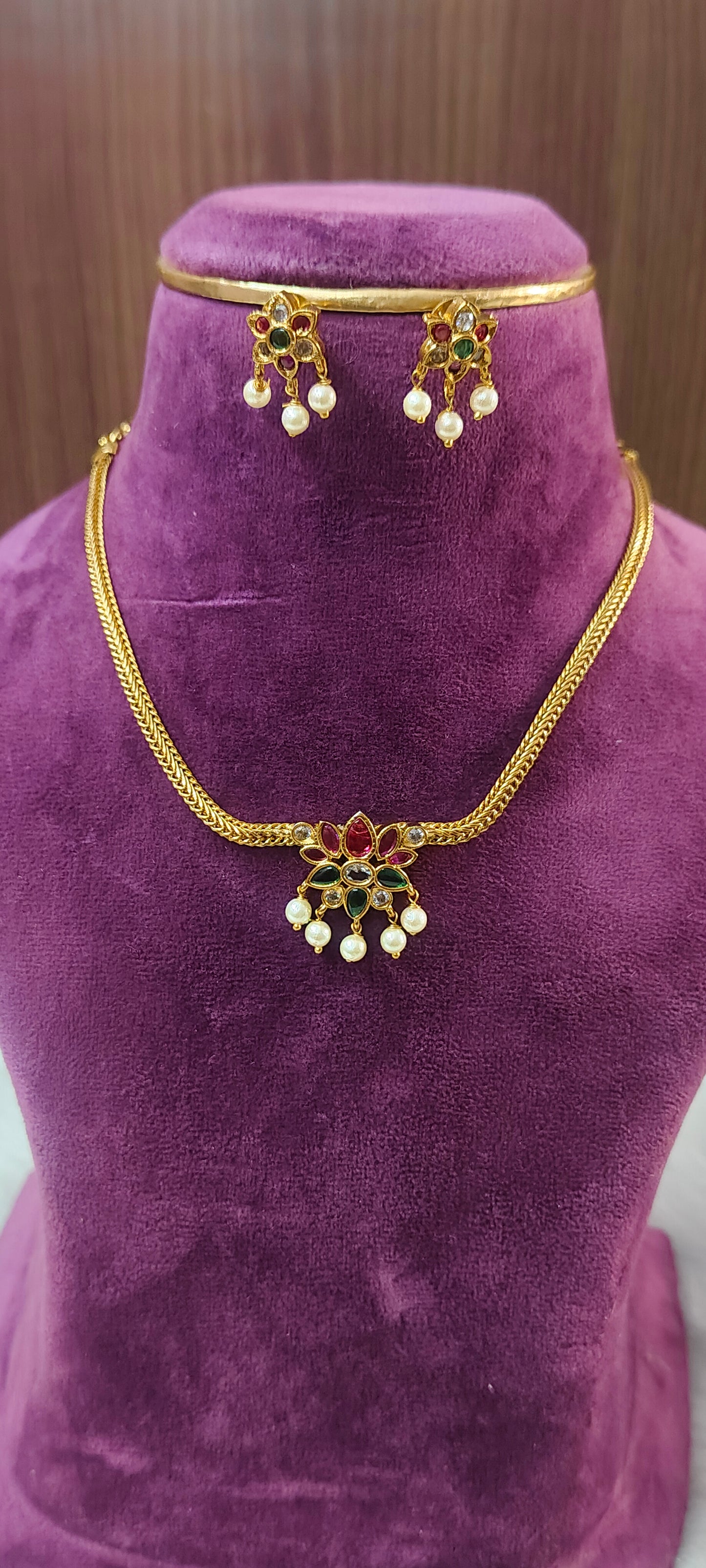 Simple nanupatti necklace with earrings
