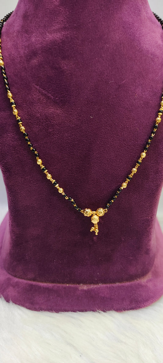 Simple gold look single line black beads