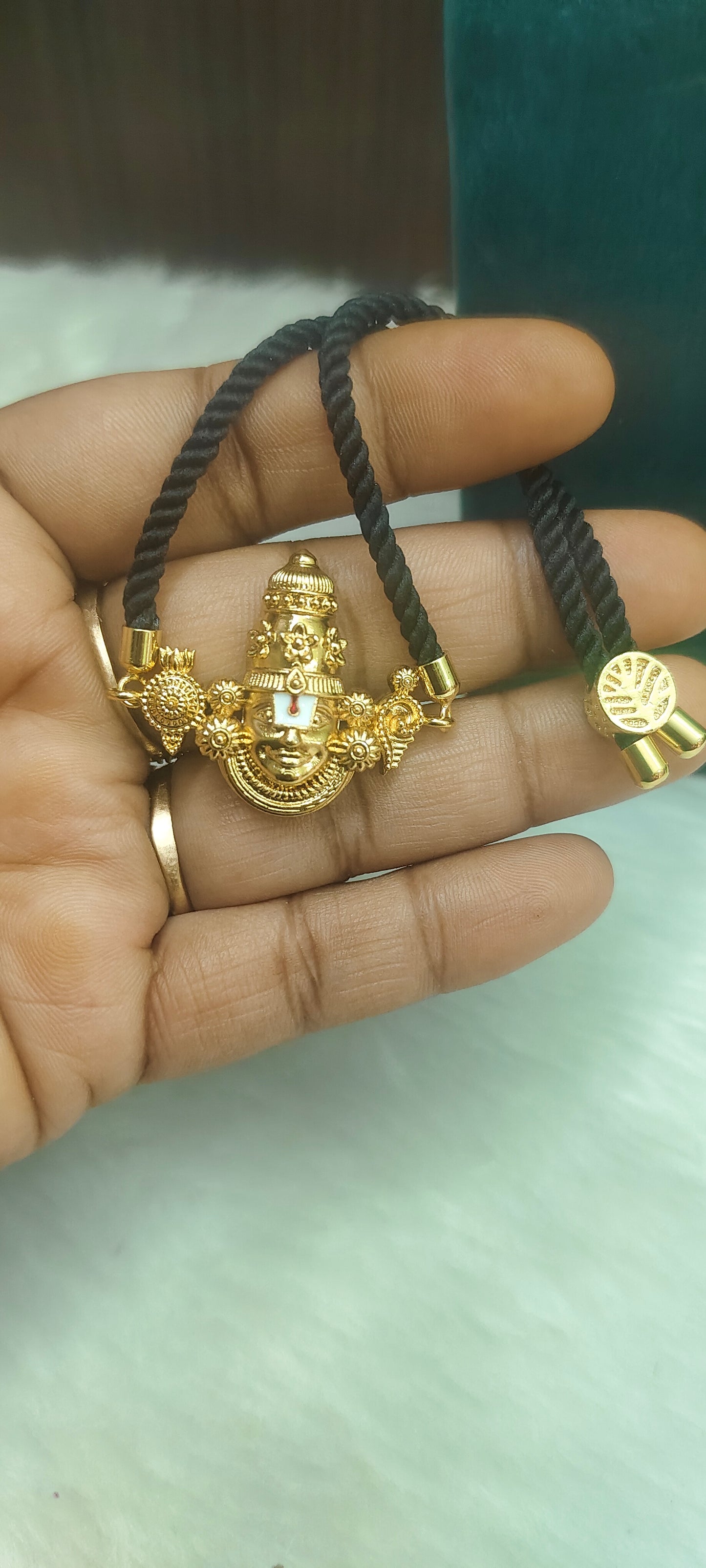 Premium micro gold plated 20" length 5+1 chain with adjustable bracelet