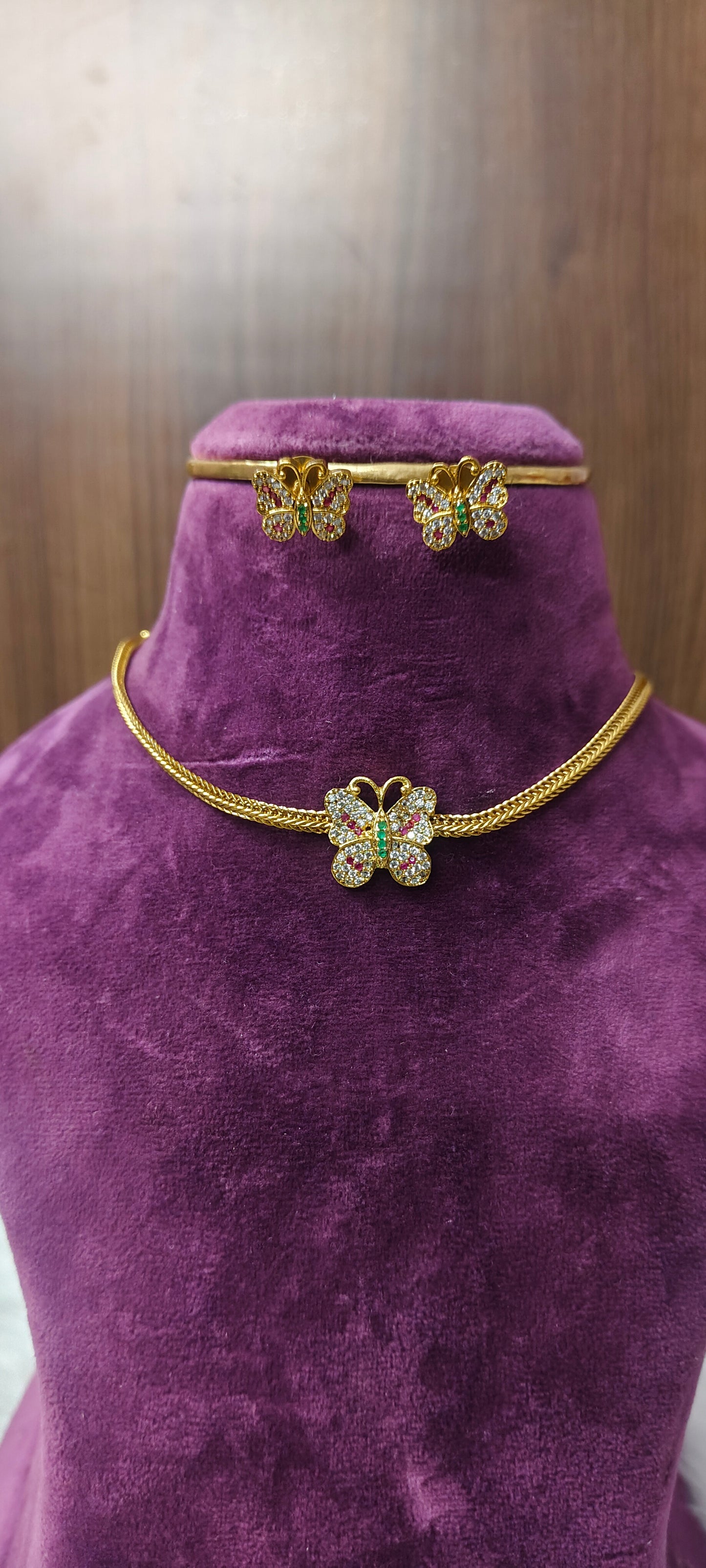 Simple butterfly choker set with earrings