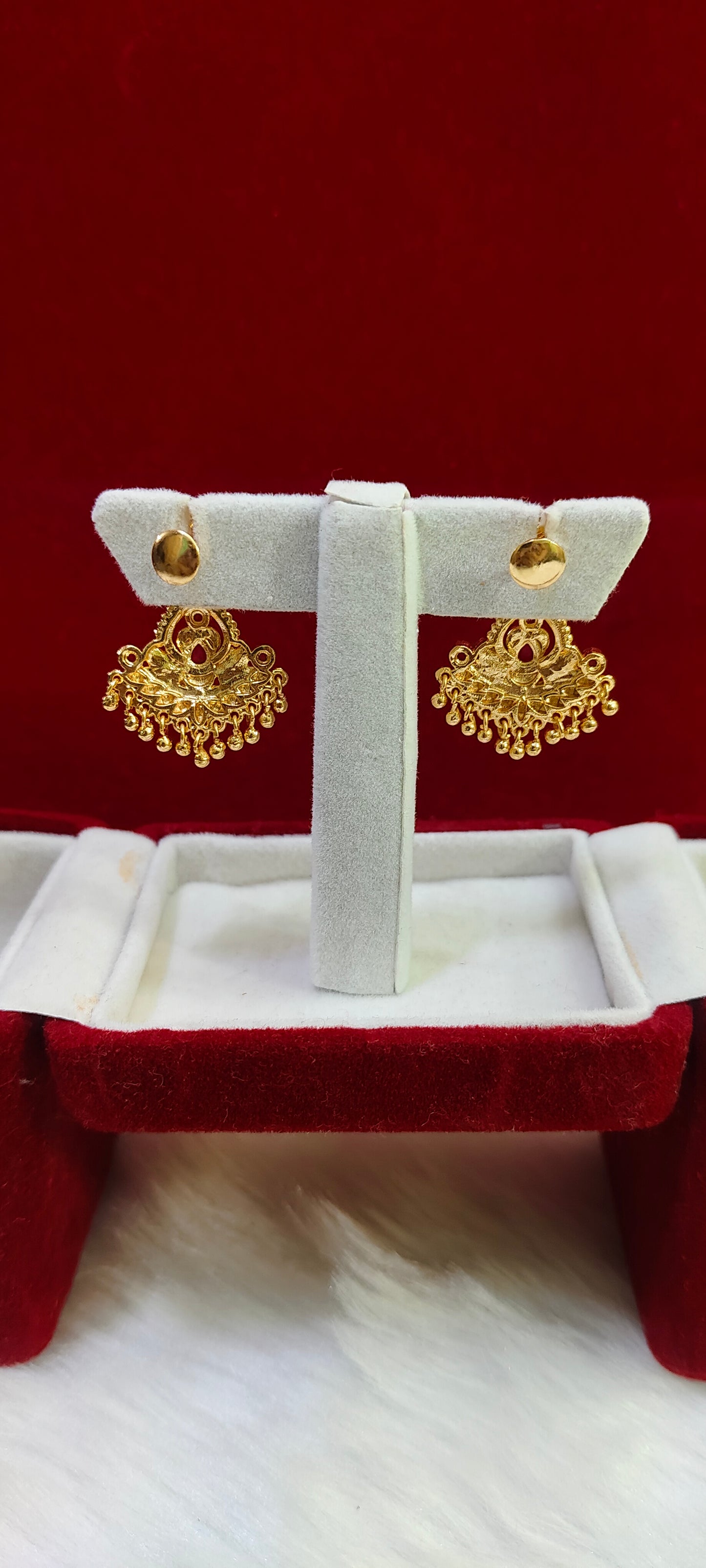 100% gold look earrings