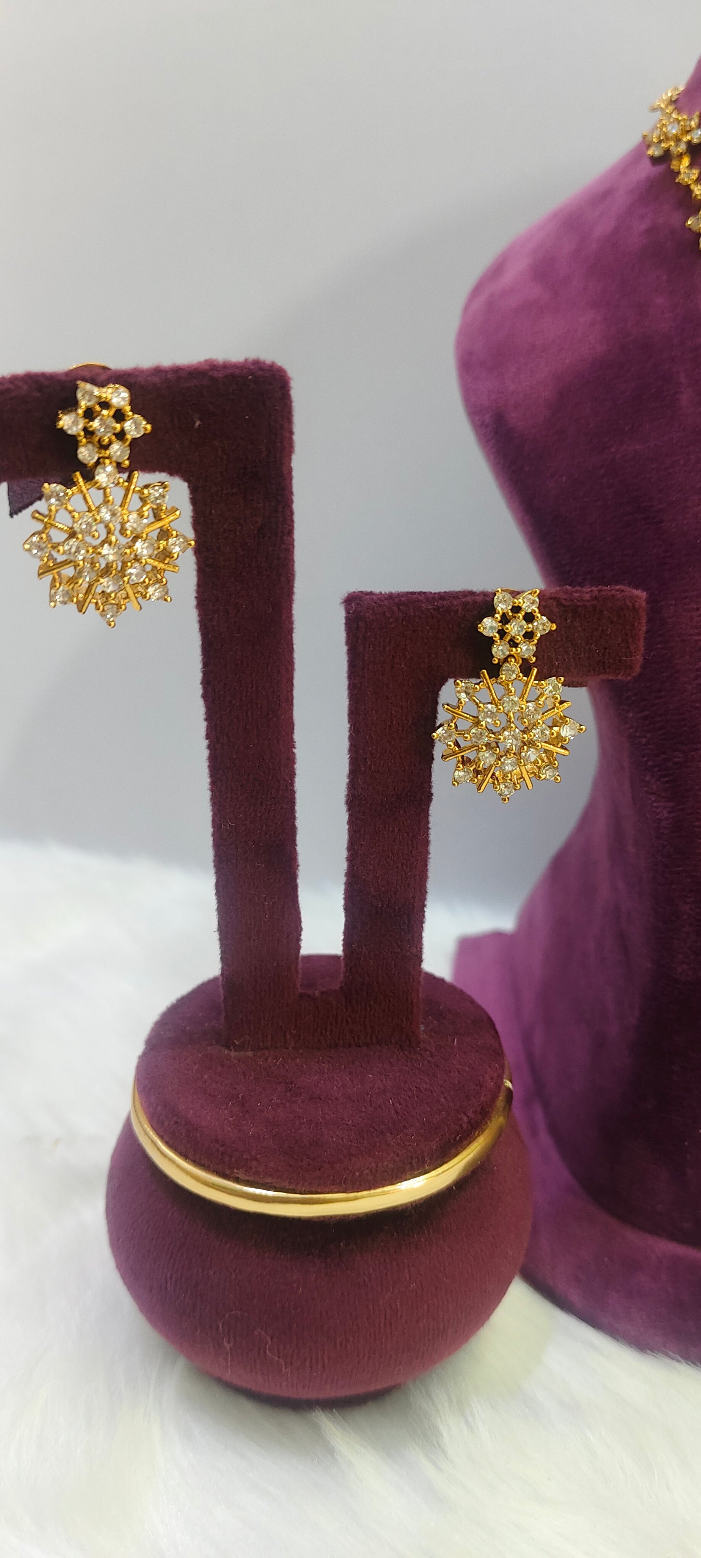 Stunning dimond look necklace set