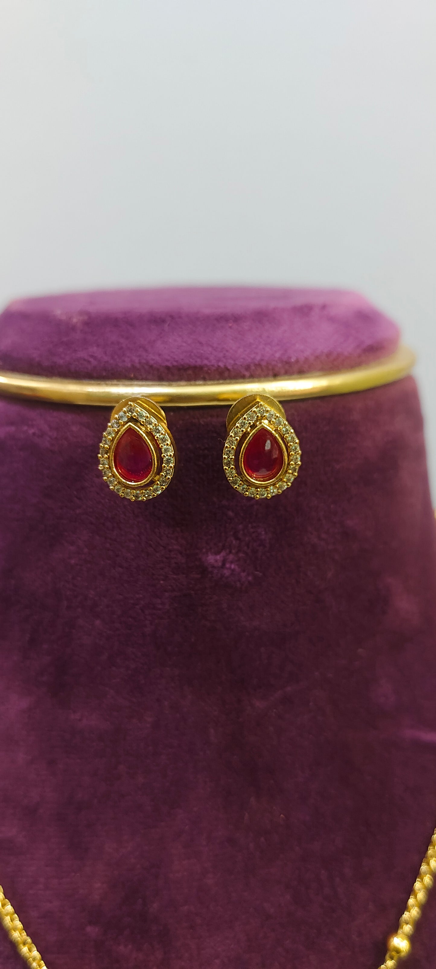 Classy pendant chain of 2 steps 22" length