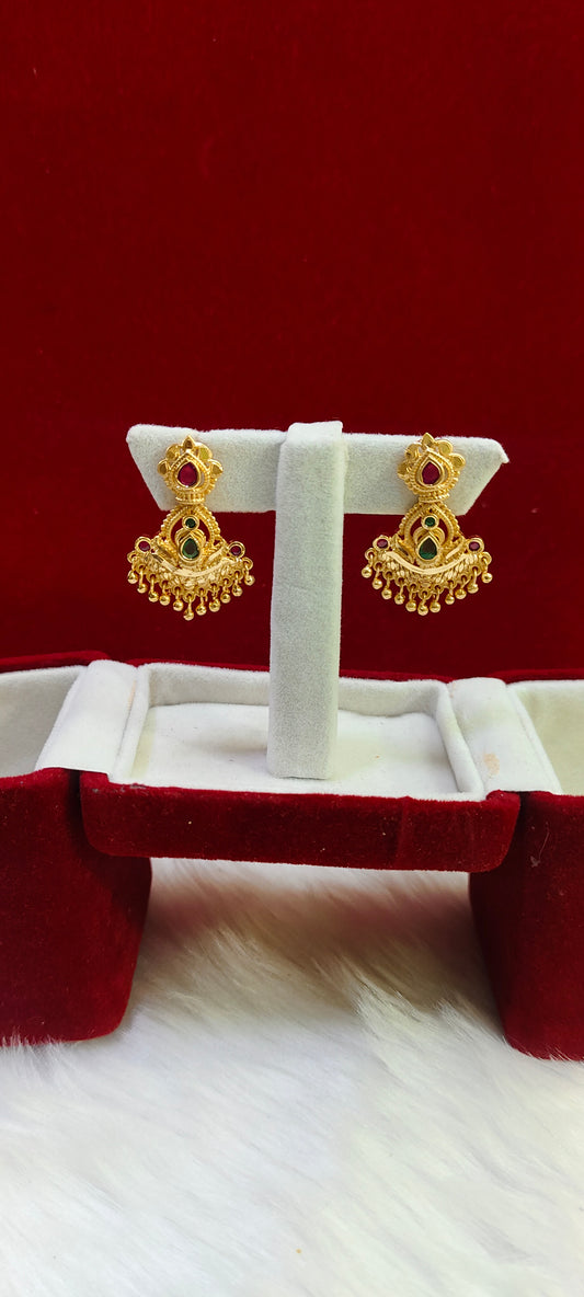 100% gold look earrings