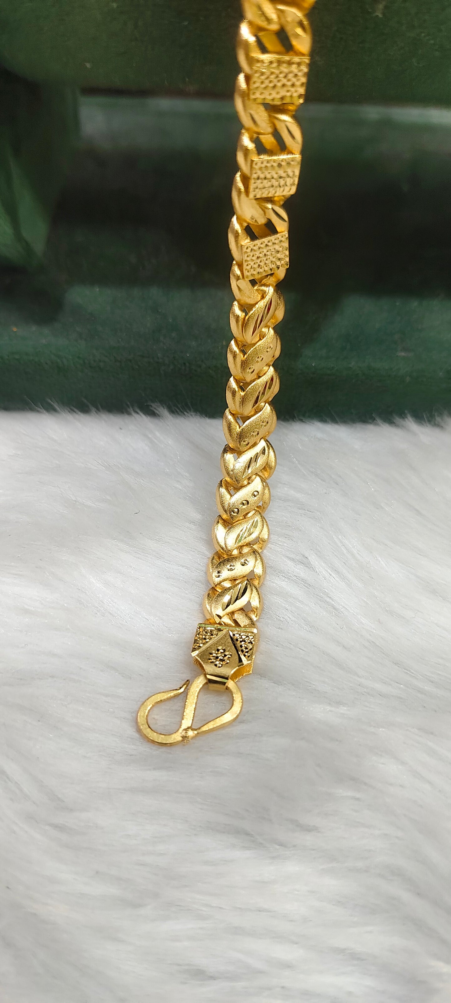 100% gold look 8" length mens bracelet