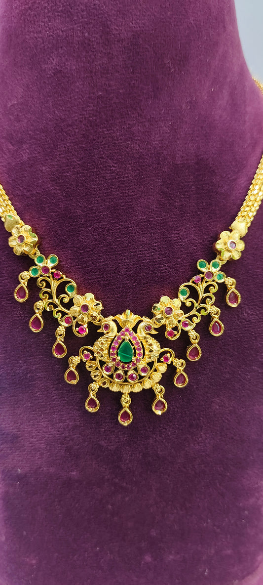 100% gold look simple necklace