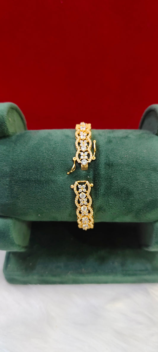 Stunning diamond look openable bracelet