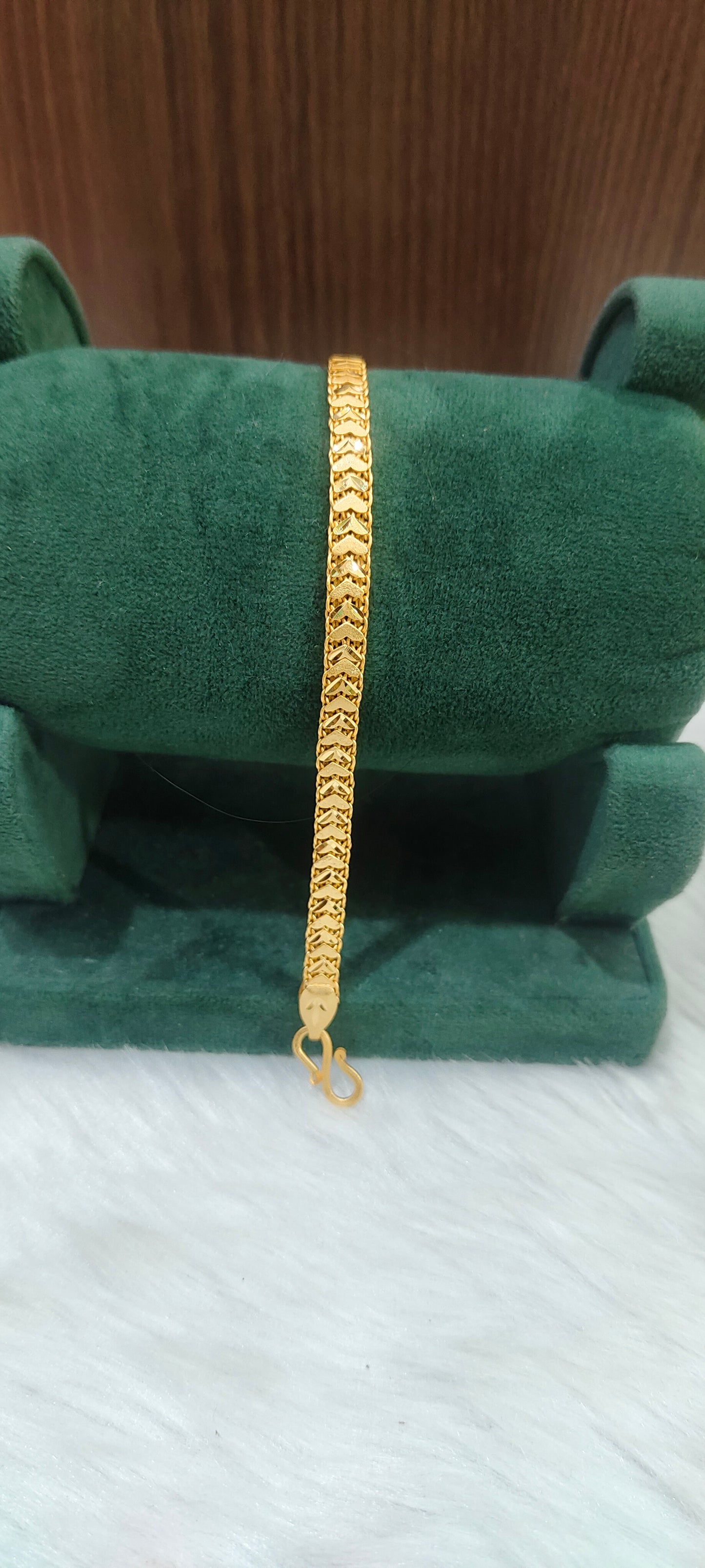 100% gold look Premium micro gold plated 8" length men's bracelet