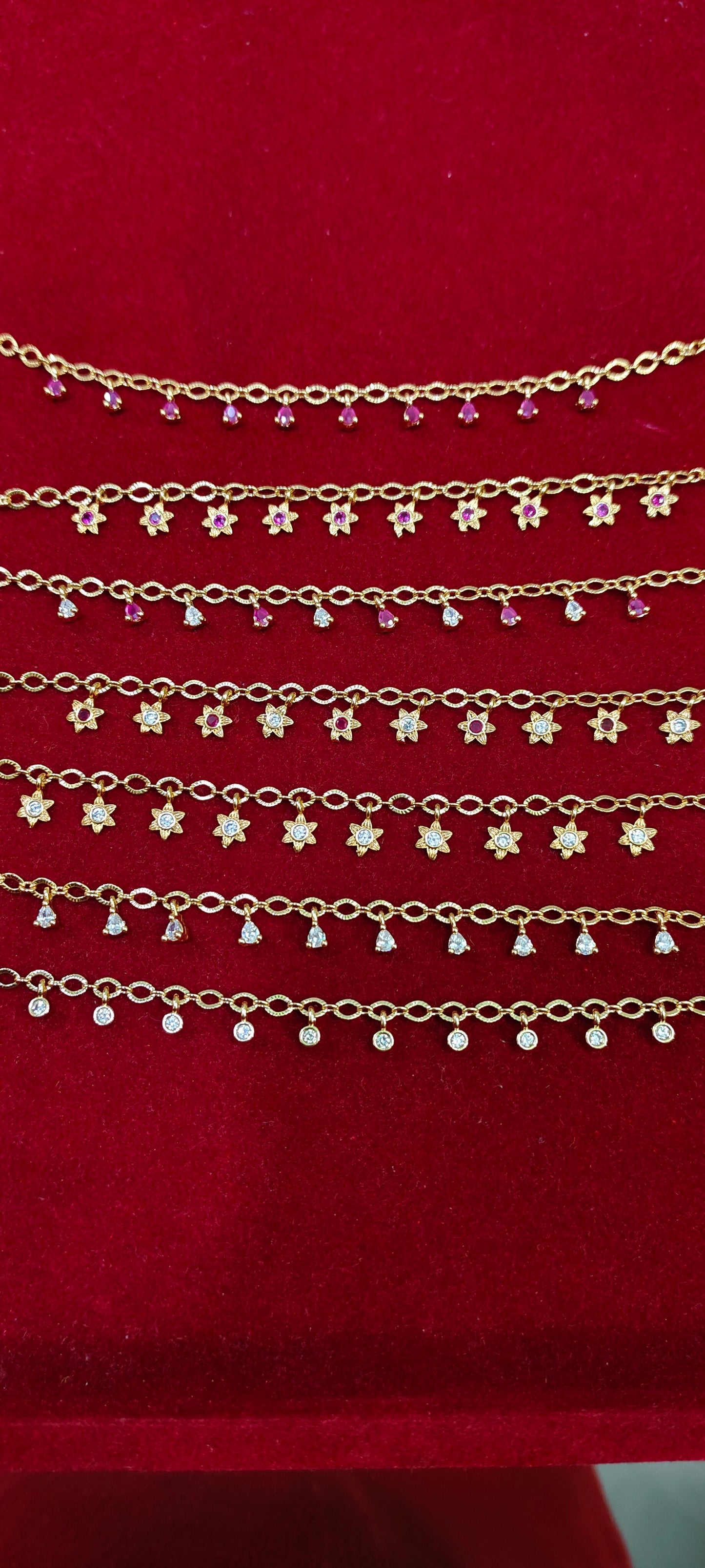 100% gold look ladies bracelet ( u Will get randomly one) don't expect same design