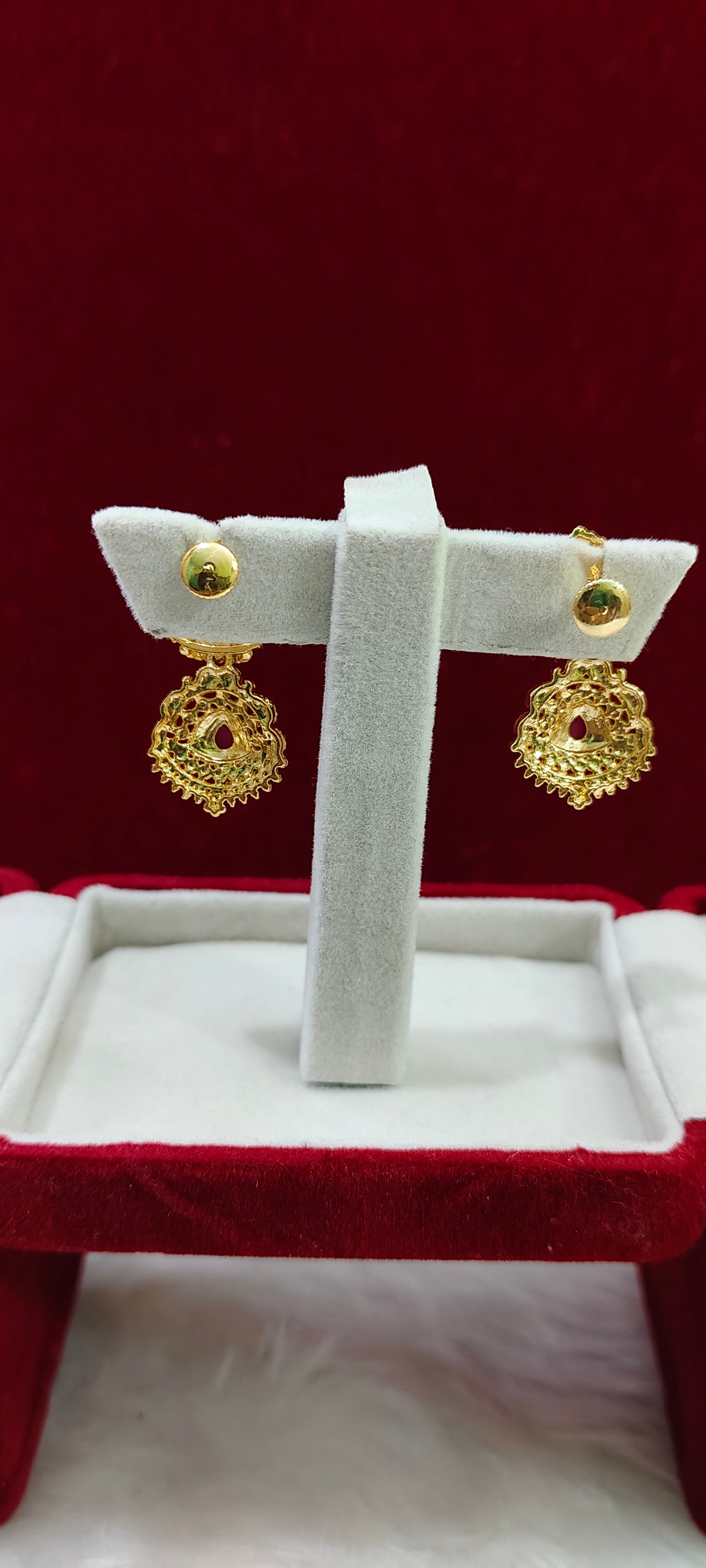 100% gold look earrings