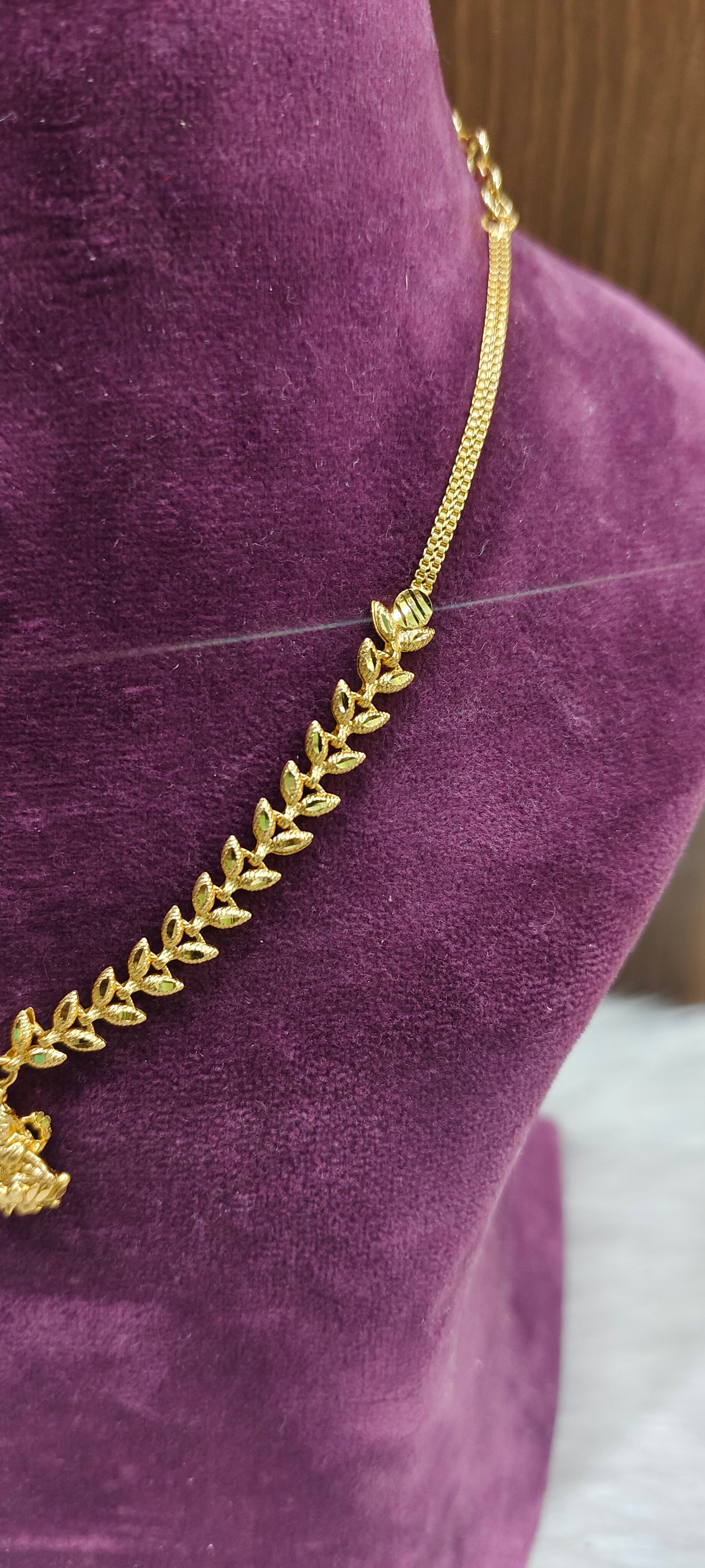 100% Gold look simple necklace