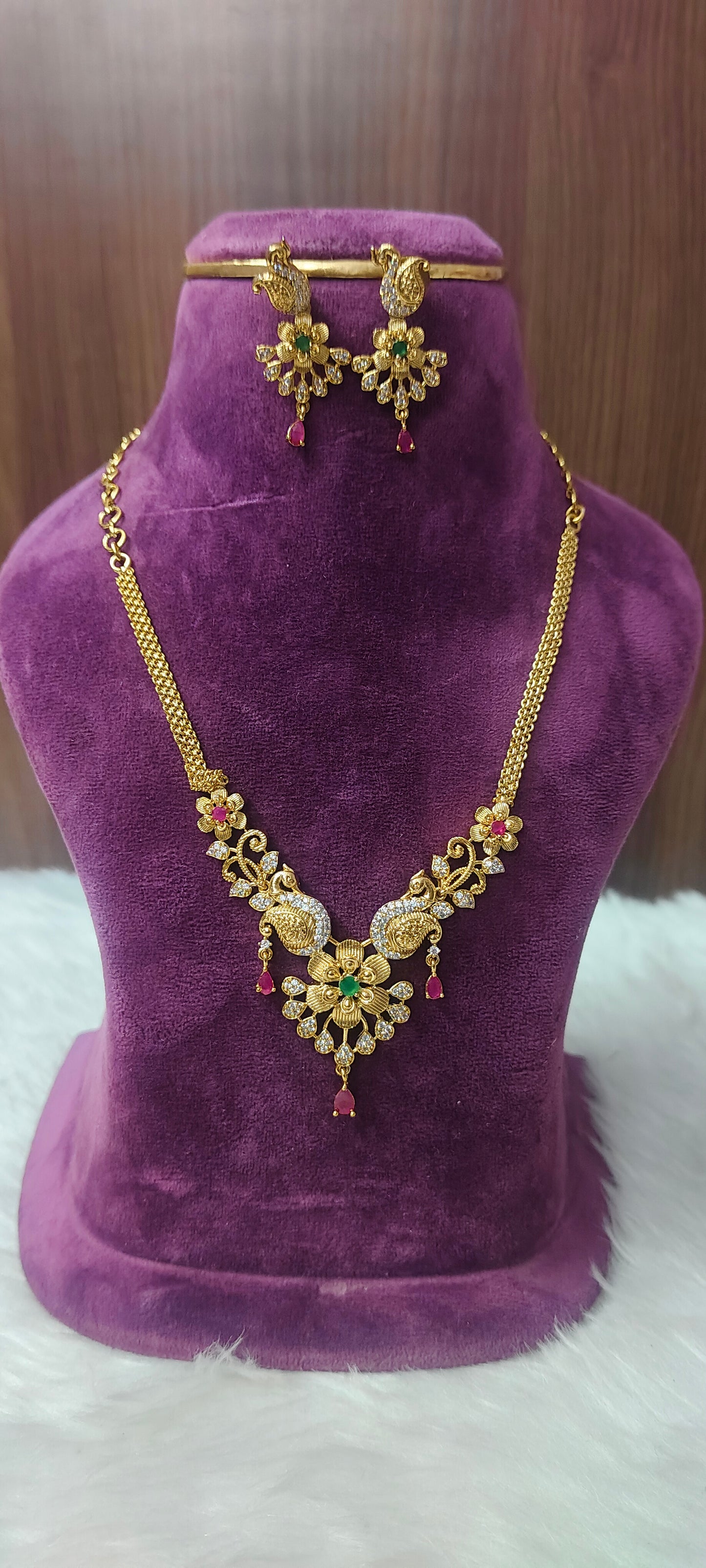 Simple necklace set with earrings