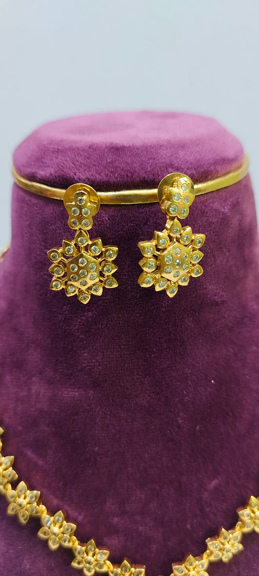 Simple dimond look necklace set