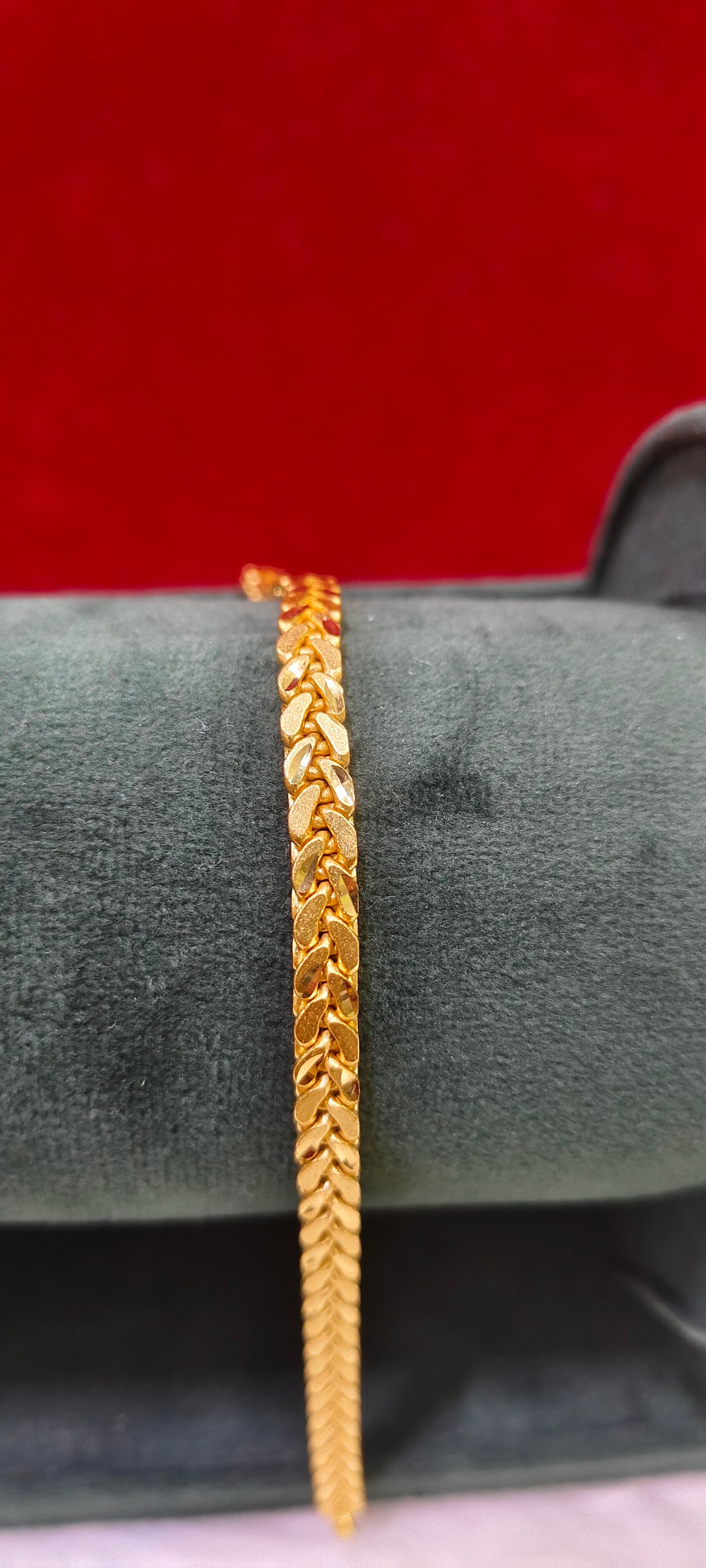 100% gold look men's bracelet with 8.5 " length