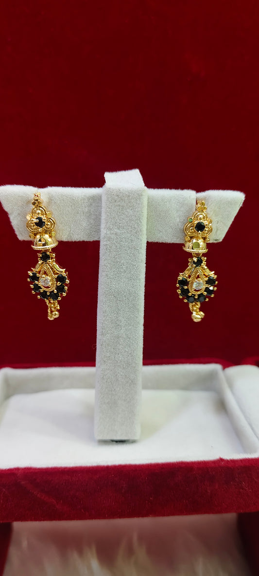 Stunning gold look earrings