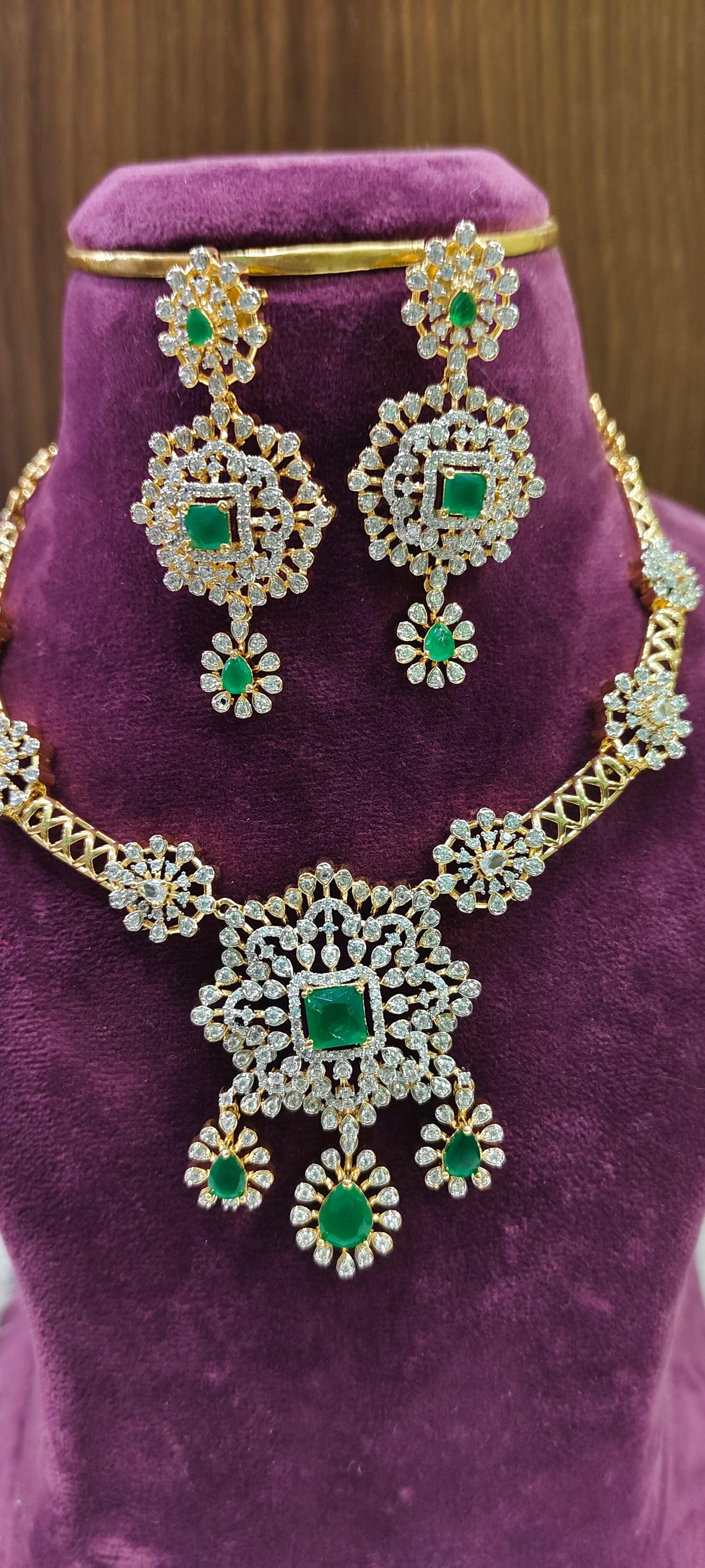 Exactly dimond replica necklace set