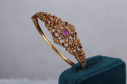 Graceful Lock Kada Bracelet