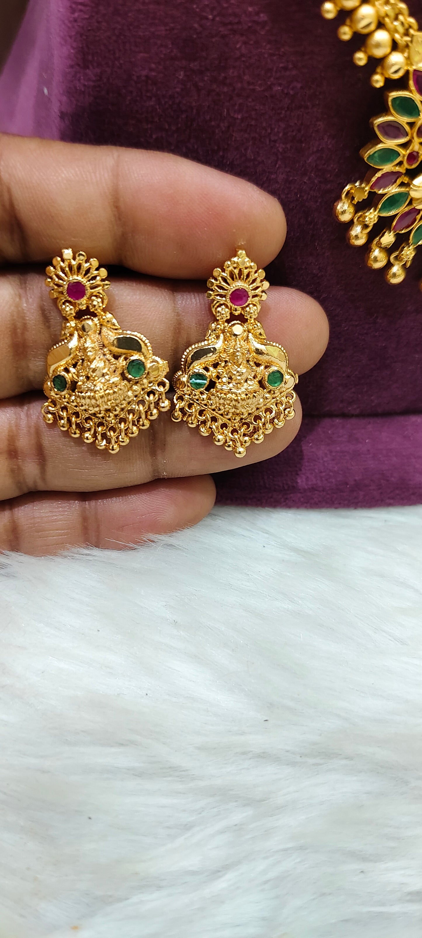 100% gold look simple long haram with earrings