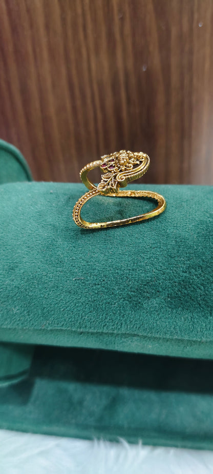 Premium nakshi vanki ring