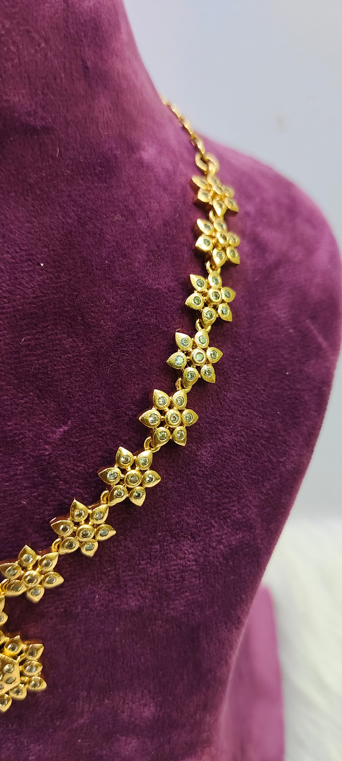 Simple dimond look necklace set