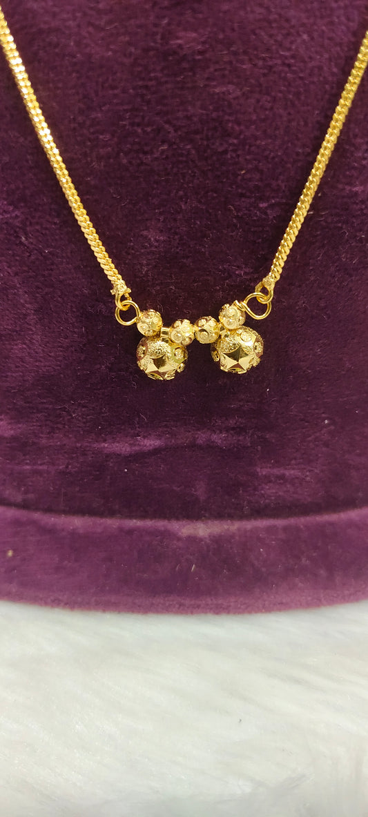 100% Gold look 18" length short black beads