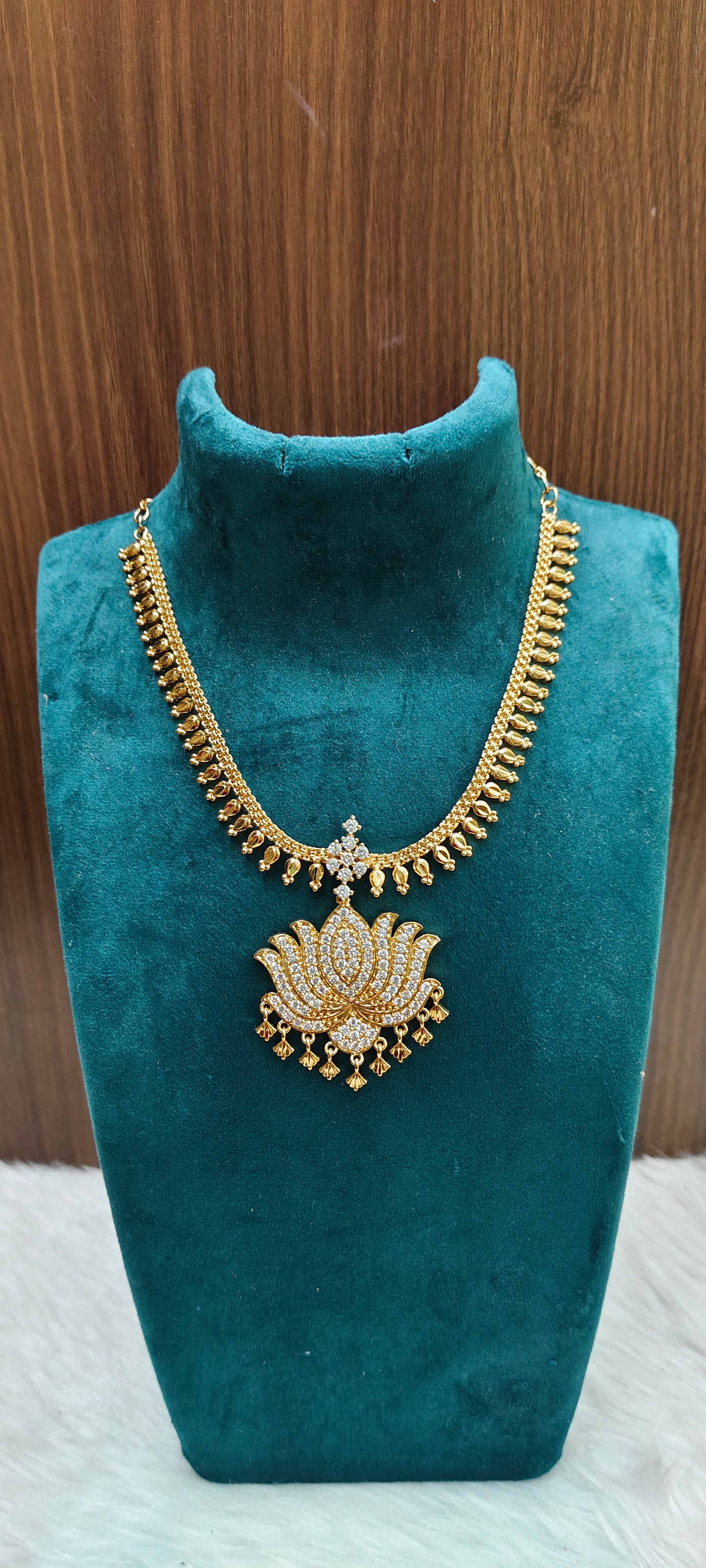 Pure panchaloham vintage look louts necklace