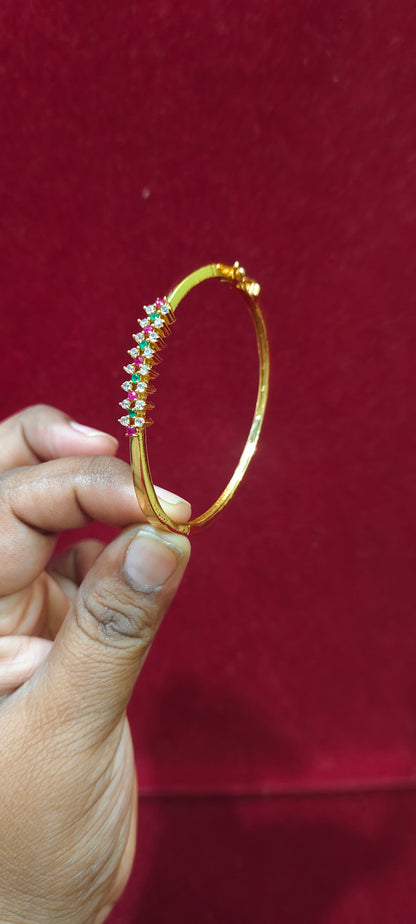 Simple hold look openable kada bracelet