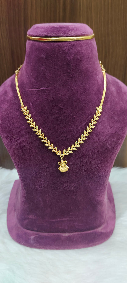 100% Gold look simple necklace