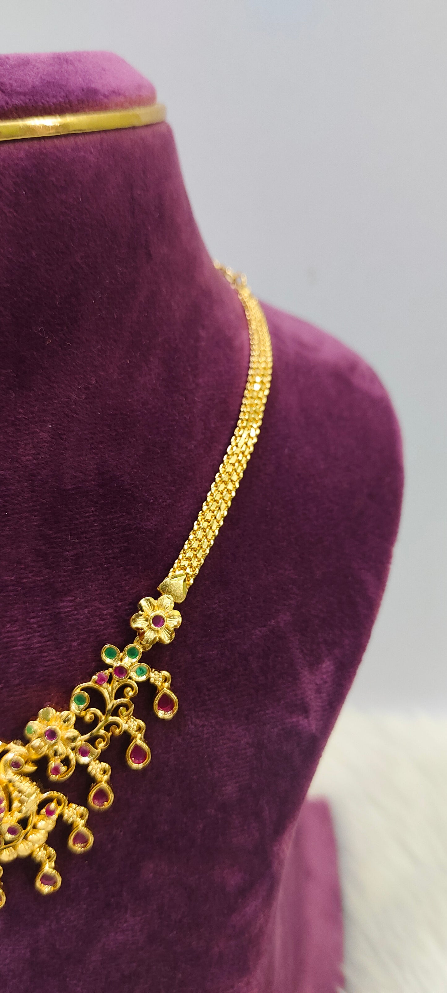 100% gold look simple necklace
