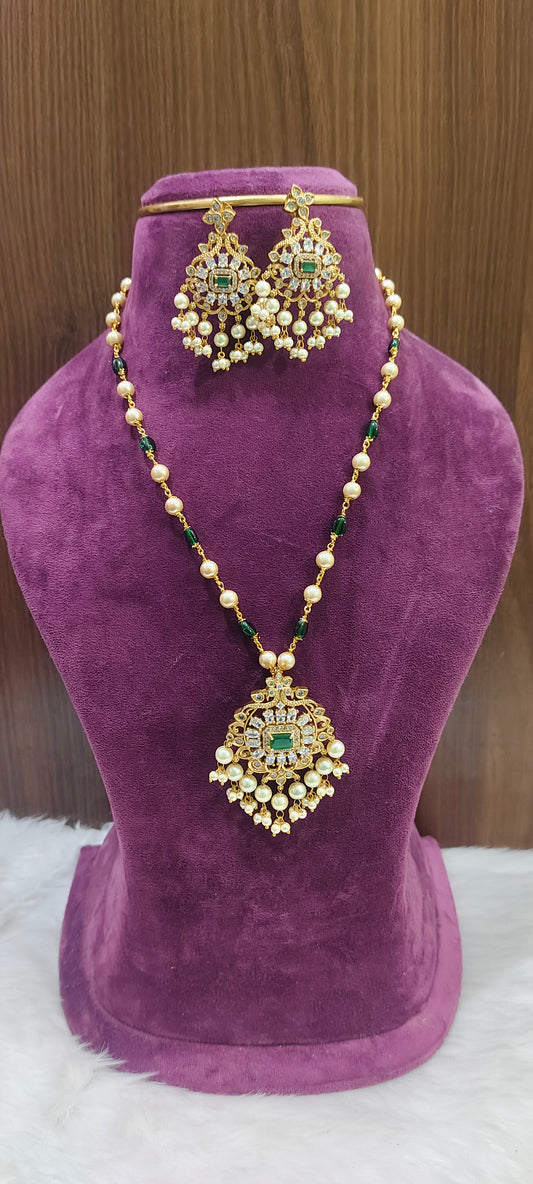 Classy beads pendant Chain with earrings