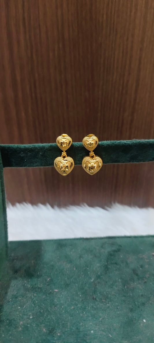 100% gold look heart shape earrings
