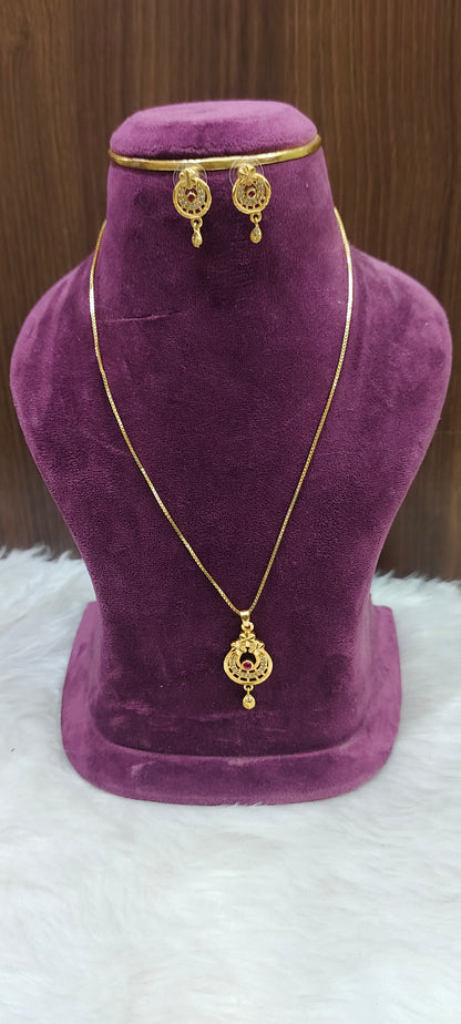 Simple gold look pendant chain with earrings