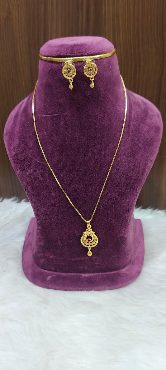 Simple gold look pendant chain with earrings