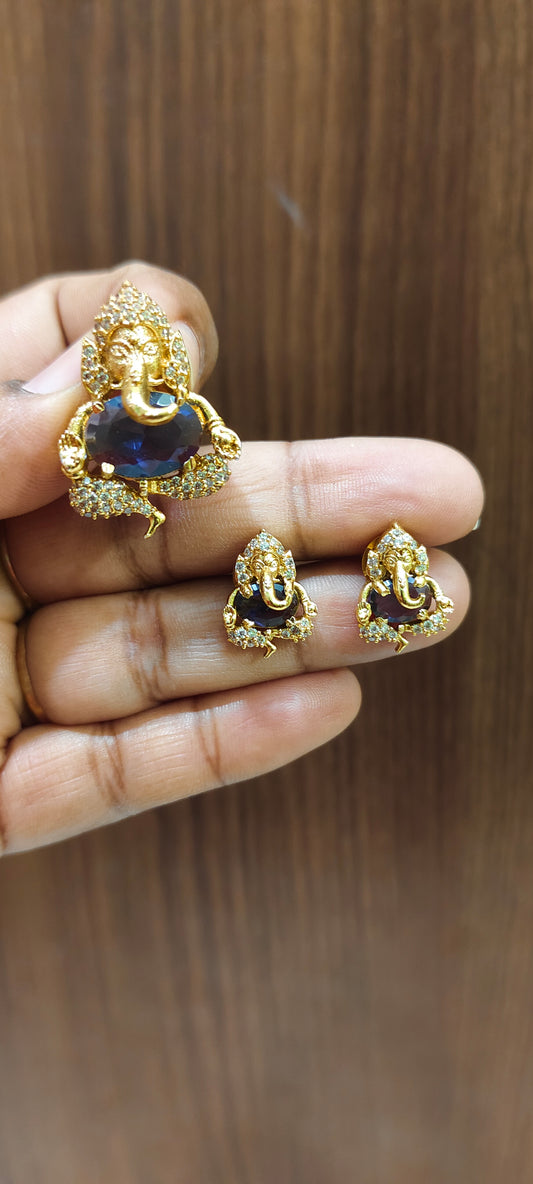 Royal look beautiful ganesh pendant with earrings studs