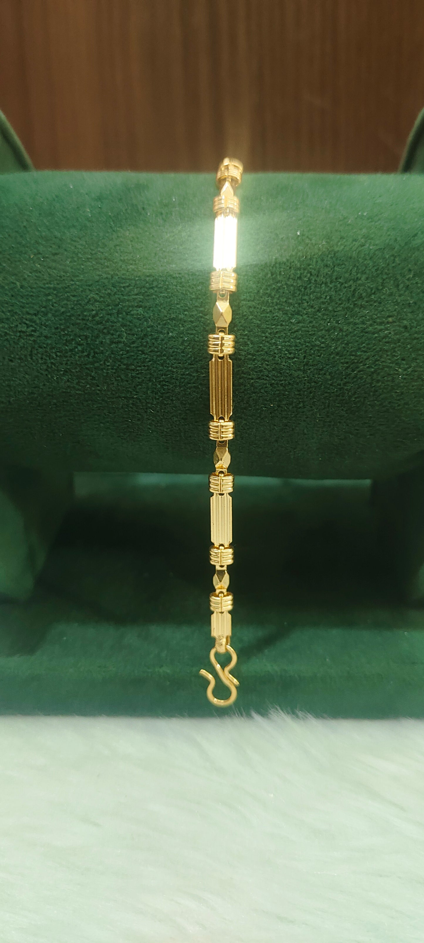 Micro gold plated 8" length simple bracelet