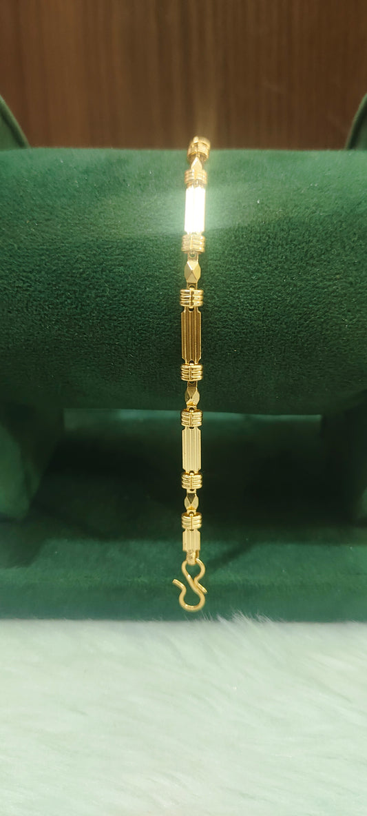 Micro gold plated 8" length simple bracelet