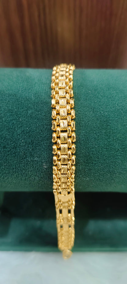 Premium micro gold plated 7.5 " bracelet (design slightly may changes)