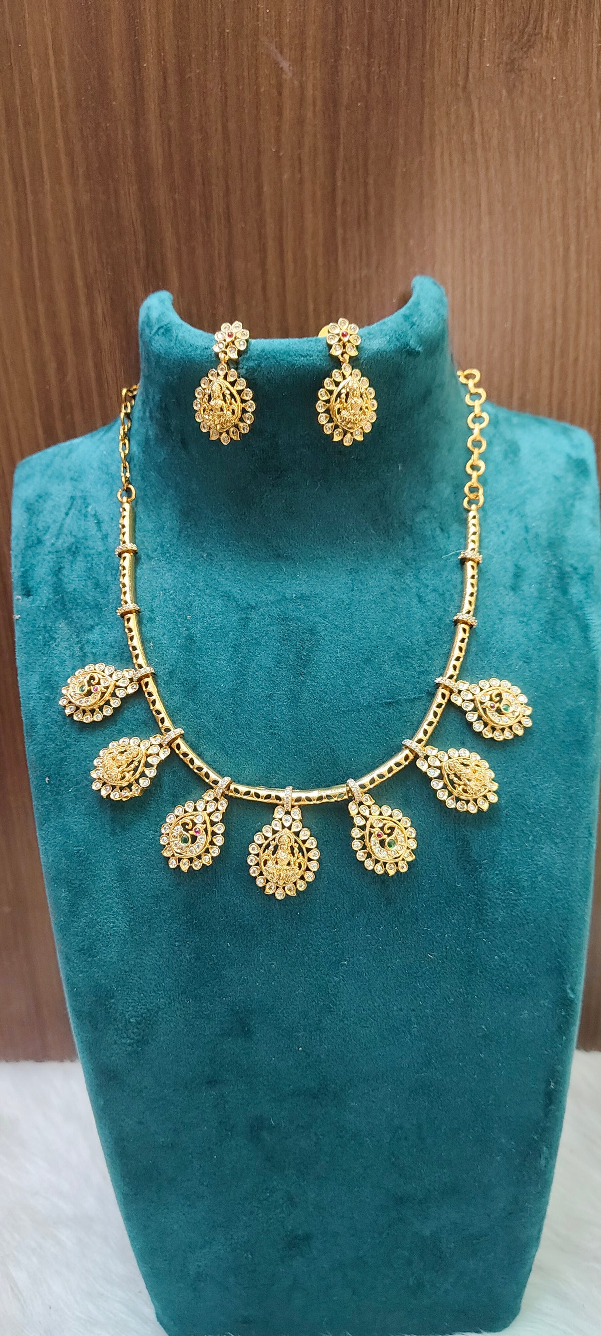 Premium stone based unique style kante