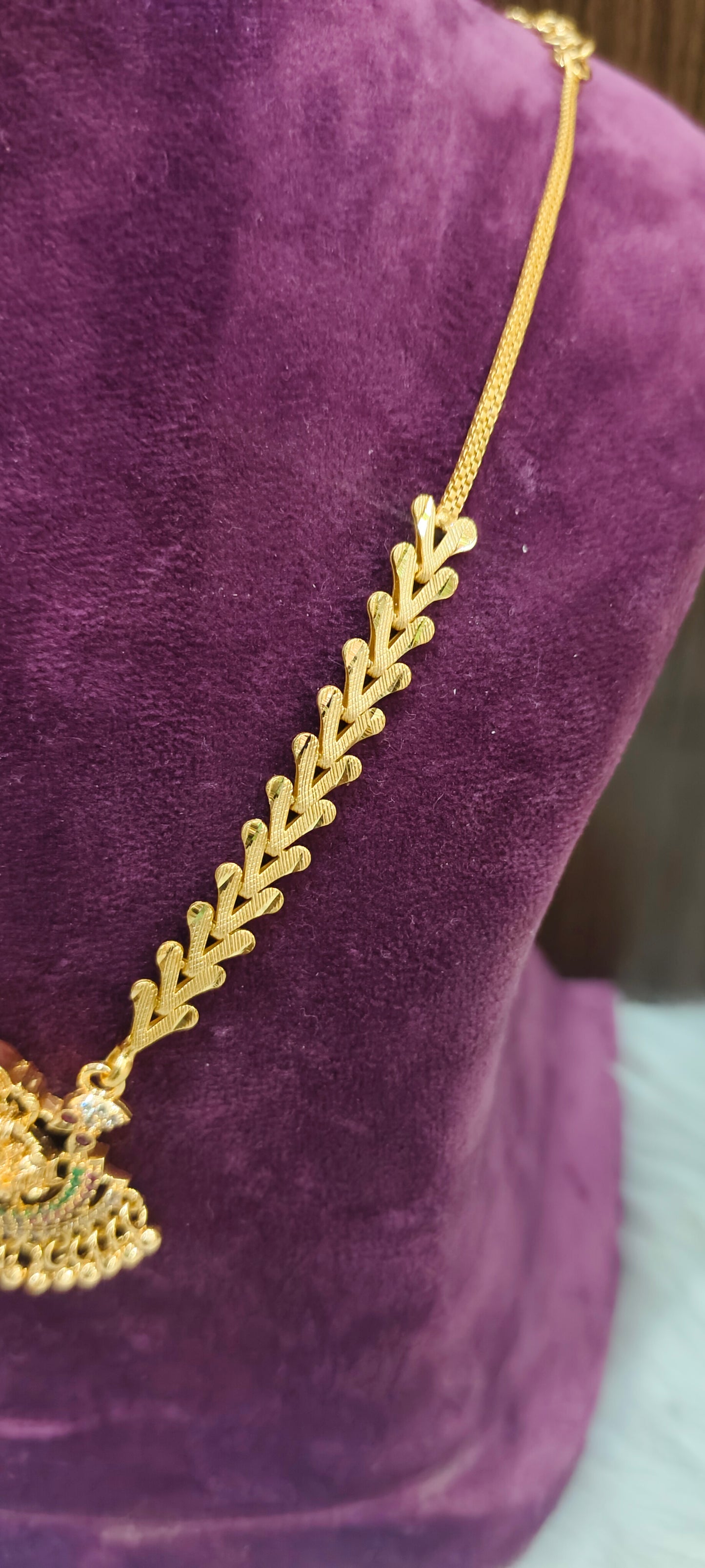100% gold look simple necklace
