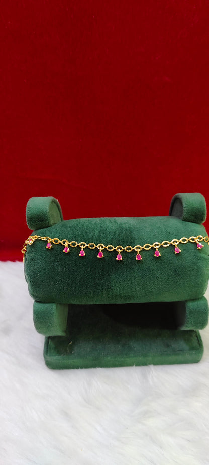 100% gold look ladies bracelet ( u Will get randomly one) don't expect same design