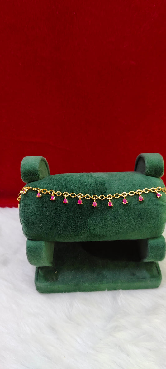 100% gold look ladies bracelet ( u Will get randomly one) don't expect same design