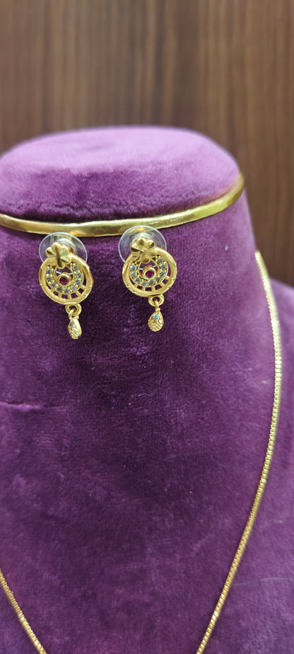 Simple gold look pendant chain with earrings