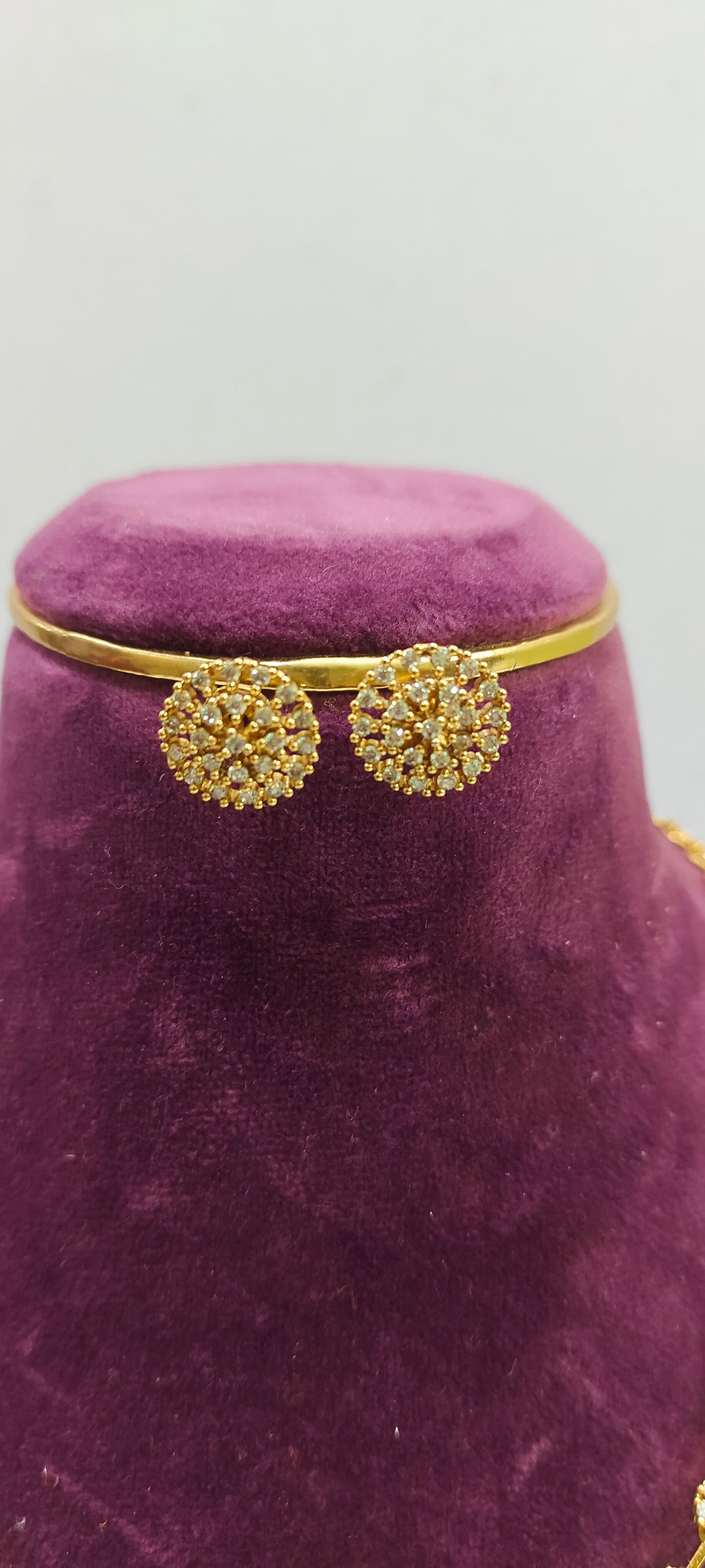 Simple dimond look necklace set